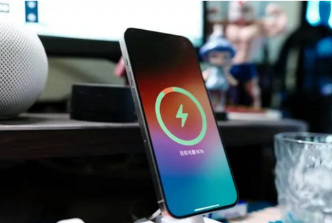 茅箭苹果15换屏服务分享用什么充电器给iPhone15充电更好 